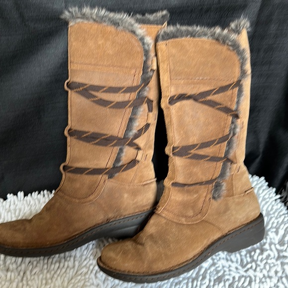 Clarks Suede Boots - Picture 1 of 3